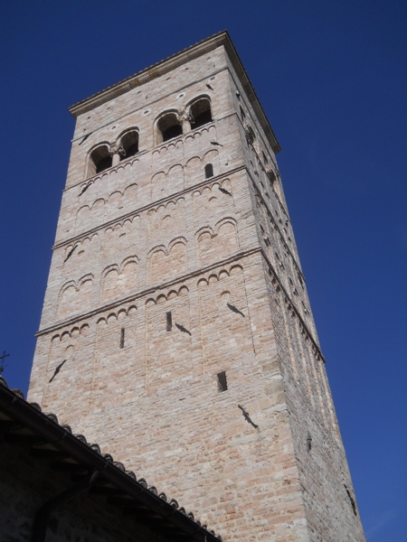 Assisi - Torre campanaria della chiesa di Santa Chiara - Assisi - bell tower of the church of Santa Chiara